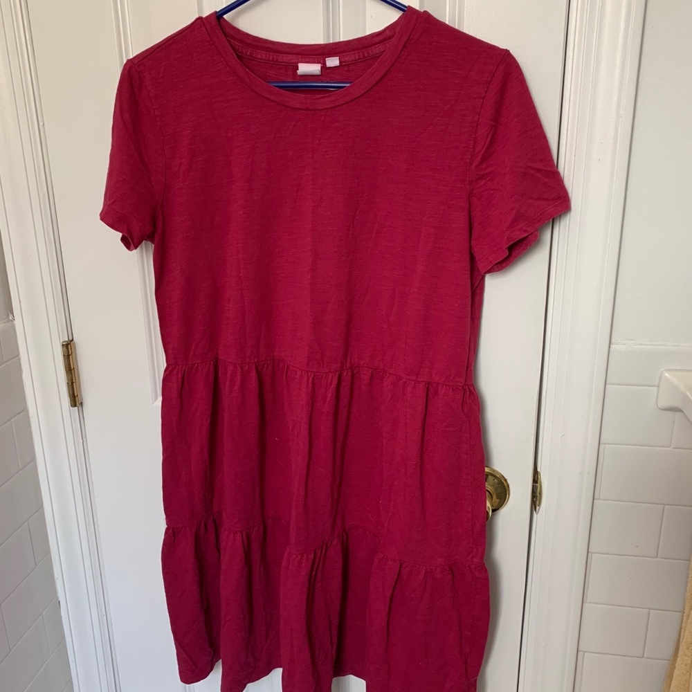 Fuchsia colored gap tiered dress size medium